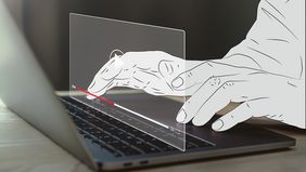 Hände auf einer Laptoptastatur und virtuellem Bildschirm.